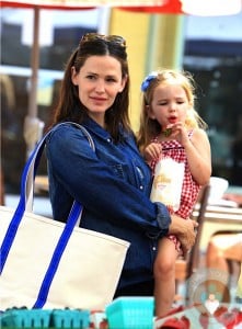 jennifer garner, seraphona Affleck at the farmers market