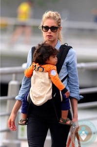 Doutzen Kroes, son Phyllon Joy Gorre, playground in NYC