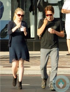 Pregnant Anna Paquin and Stephen Moyer grabbing ice cream