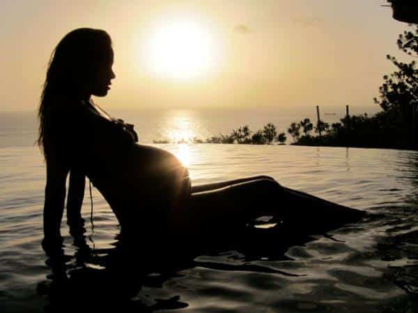 pregnant Vanessa Lachey by the pool