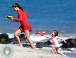 Alessandra Ambrosio, water fight Anja Mazur beach