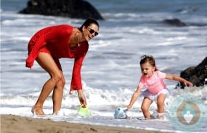 Alessandra Ambrosio, with daughter Anja Mazur at the beach