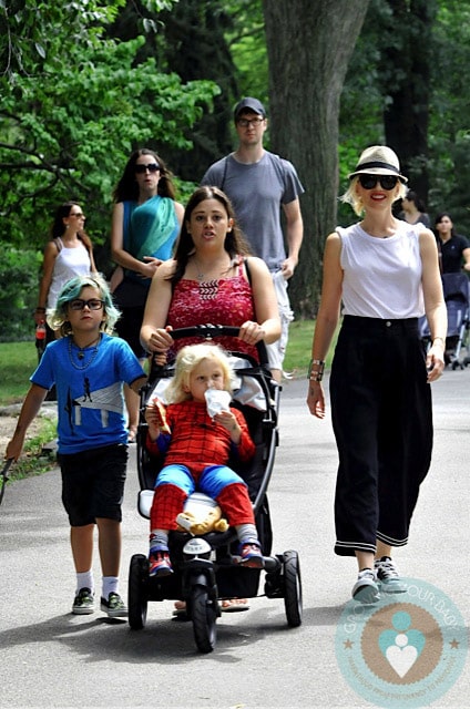 Gwen Stefani, Kingston Rossdale, zuma rossdale at central park amusement park copy