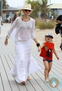 Gwen Stefani & Zuma Rossdale @ the beach Santa Monica