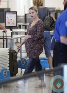 Pregnant Reese Witherspoon at LAX