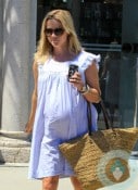 Pregnant Reese Witherspoon at the spa