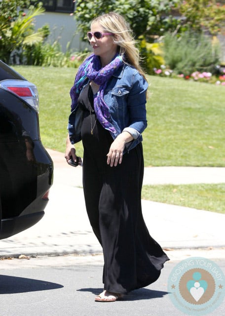 Pregnant Sarah  Michelle Gellar out in LA