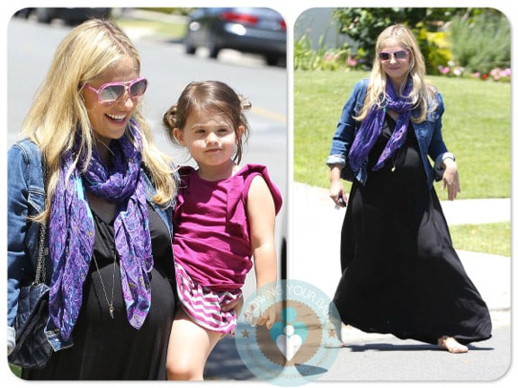 Pregnant Sarah Michelle gellar with daughter charlotte prinze