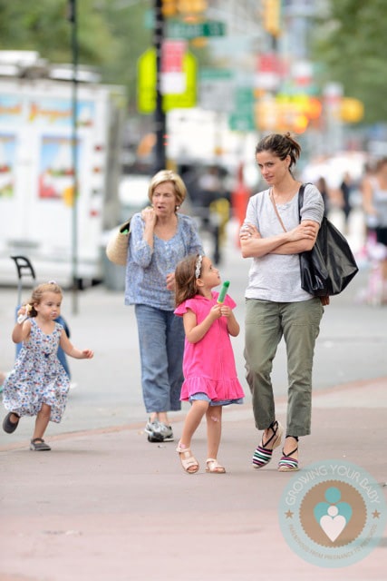 Amanda Peet grabs ice cream with her daughter Molly And Francis Benioff