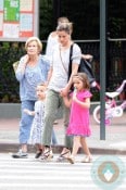 Amanda Peet grabs ice cream with her girls Molly & Francis Benioff