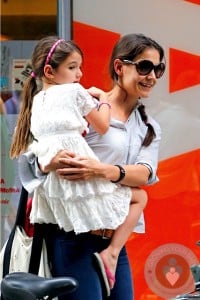 Katie Holmes out with daughter Suri Cruise MOMA