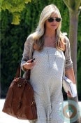 Pregnant Sarah Michelle Gellar out in La