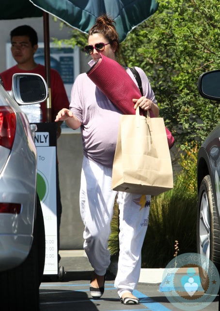 pregnant drew barrymore yoga