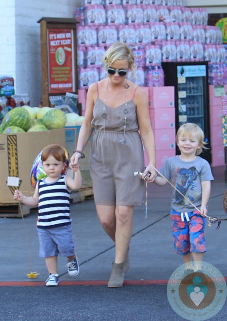 Amy Poehler with sons Archie(r) and Able(l)