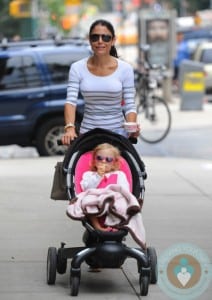 Bethenny Frankel with daughter Bryn Hoppy in a 4moms Origami