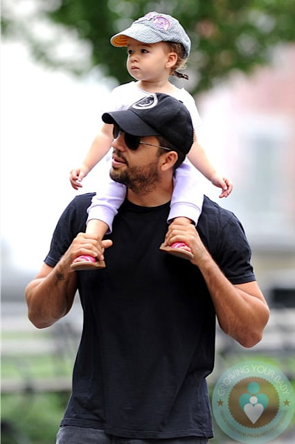 David Blaine out in NYC with his daughter copy