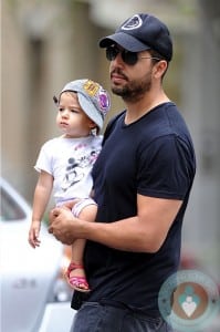David Blaine strolls with his daughter in NYC