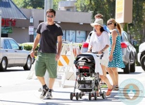 Jason Bateman and Amanda Anka at the Farmer's market with their daughters