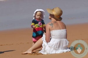 Pink and Alecia Moore at the beach in Australia
