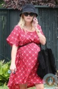 Pregnant Reese Witherspoon out in LA