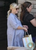 Pregnant Reese Witherspoon shops in LA