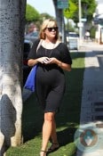 pregnant-Reese-Witherspoon-out-for-a-walk-in-LA