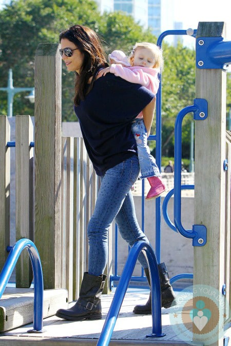 Bethenny Frankel piggybacks daughter Bryn Hoppy Park