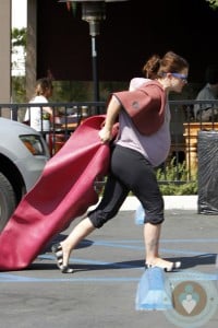 Pregnant Drew Barrymore heading to yoga
