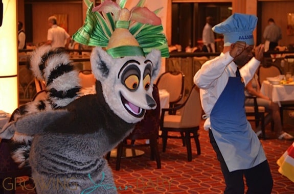 Allure of the Seas - Chararcter Breakfast King Julien