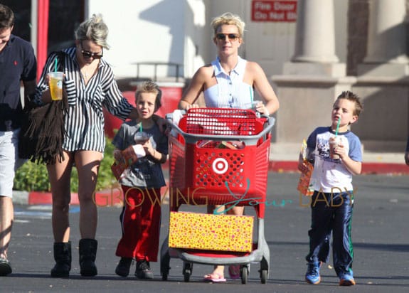 Britney & Jamie Lynn Spears Take Her Boys Shopping At Target