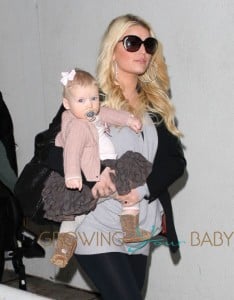 A Pregnant Jessica Simpson Arriving On A Flight At LAX With Her Family