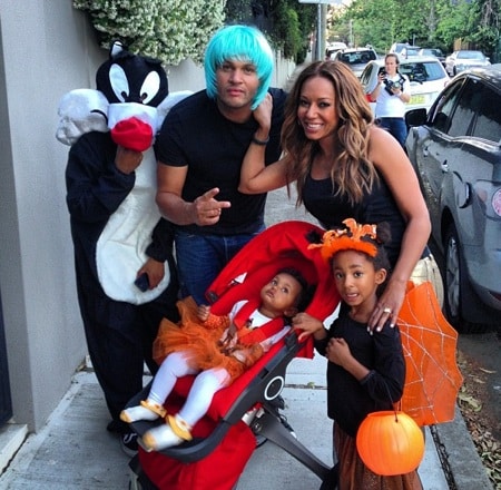 Melanie Brown, Stephen Belafonte with daughters Angel and Madison Halloween 2012 (INSTAGRAM)