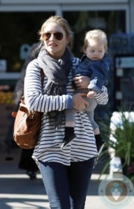 Rebecca Gayheart and her daughter, Georgia shopping at Bristol Farms