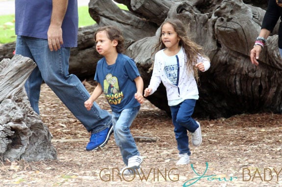 Jennifer Lopez's Twins, Max Anthony & Emme Anthony, Play At a Park