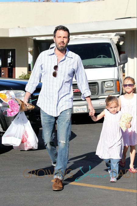 Ben Affleck spends his Sunday with daughters Violet and Seraphina as they pick up some fresh produce and flowers from a Los Angeles Farmer's Market