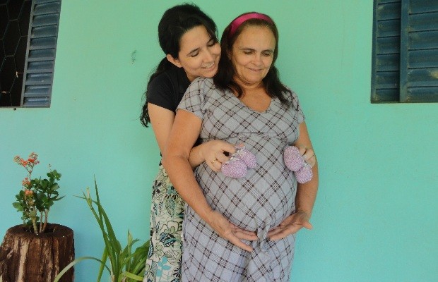 Maria da Gloria with daughter Fernanda