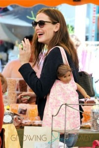 Jennifer Garner dotes over her daughters Violet and Seraphina as they spend some quality time together at a Los Angeles Farmer's Market