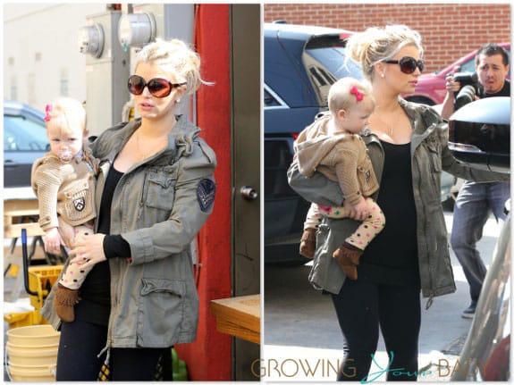 Jessica Simpson out for lunch with daughter Maxwell