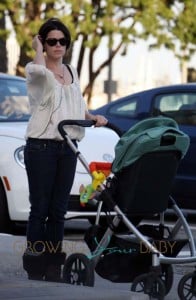 **EXCLUSIVE** Neve Campbell heads out for a walk and sings to her son Caspian in Los Angeles
