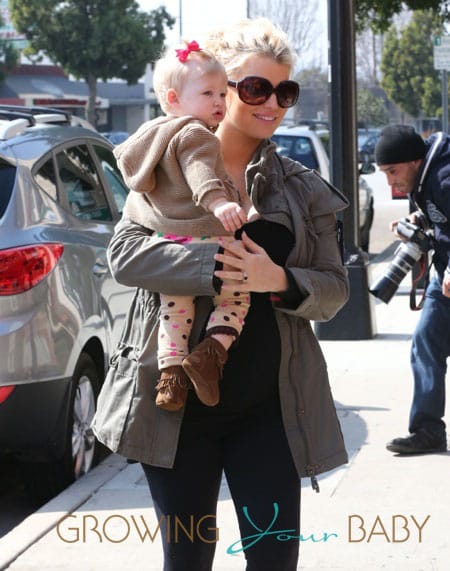 Pregnant Jessica Simpson And Her Family Stop For Mexican Food