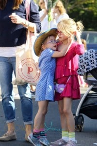 Bespectacled sisters Violet and Seraphina Affleck help mom Jennifer Garner shop at the farmers market in Los Angeles