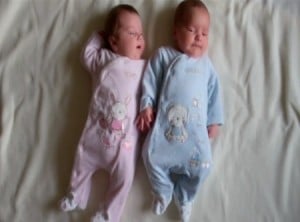 UK Twins Hannah & Thomas