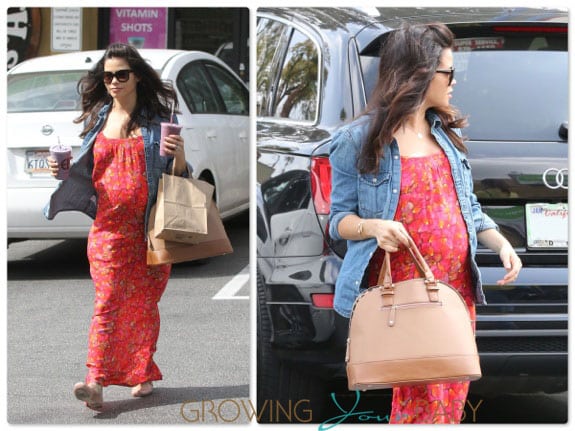 Pregnant Jenna Dewan Tatum grabs a smoothie in LA