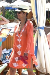 Halle Berry takes her daughter Nahla Arbury egg hunting on Easter Sunday in Hawaii