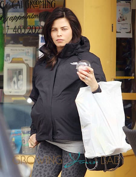 Pregnant Jenna Dewan Shops In Primrose Hill