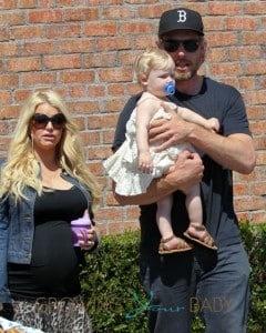 Jessica Simpson and Eric Take Maxwell To Seafood Lunch