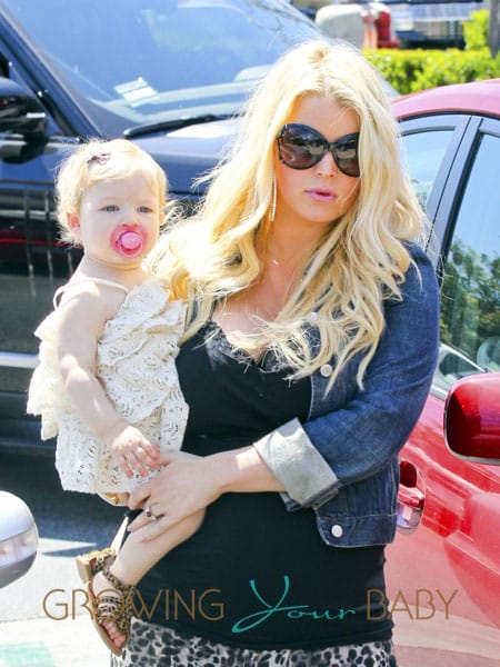 Jessica Simpson and Eric Take Maxwell To Seafood Lunch