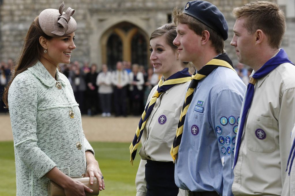 Pregnant kate middleton Mullberry Jacket Queens scouts
