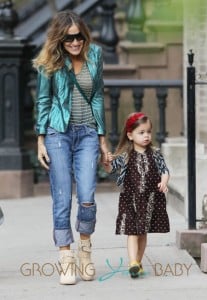 Sarah Jessica Parker Takes Her Girls To School