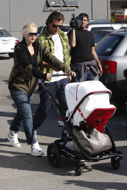 gwen stefani pushing a Brio Go stroller LA